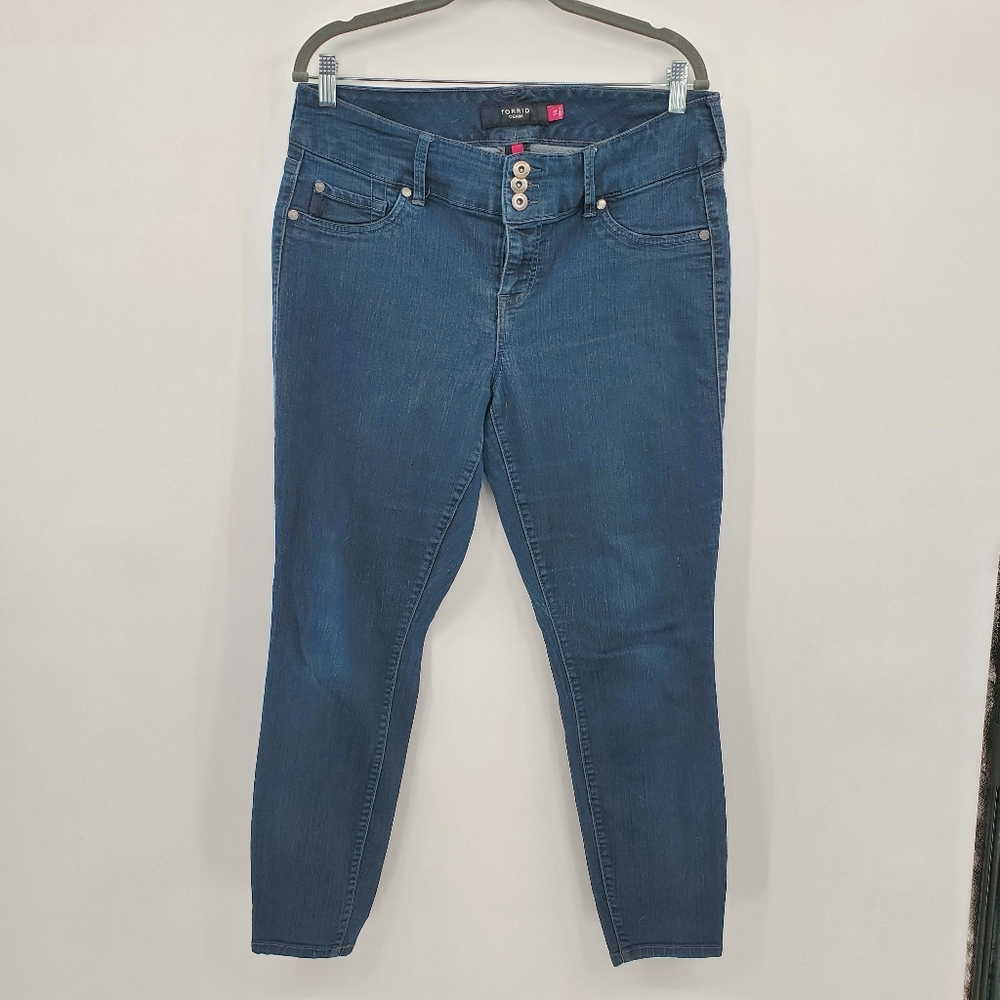 ♡♡ Torrid Midrise Skinny Three Button Jeans Size 14